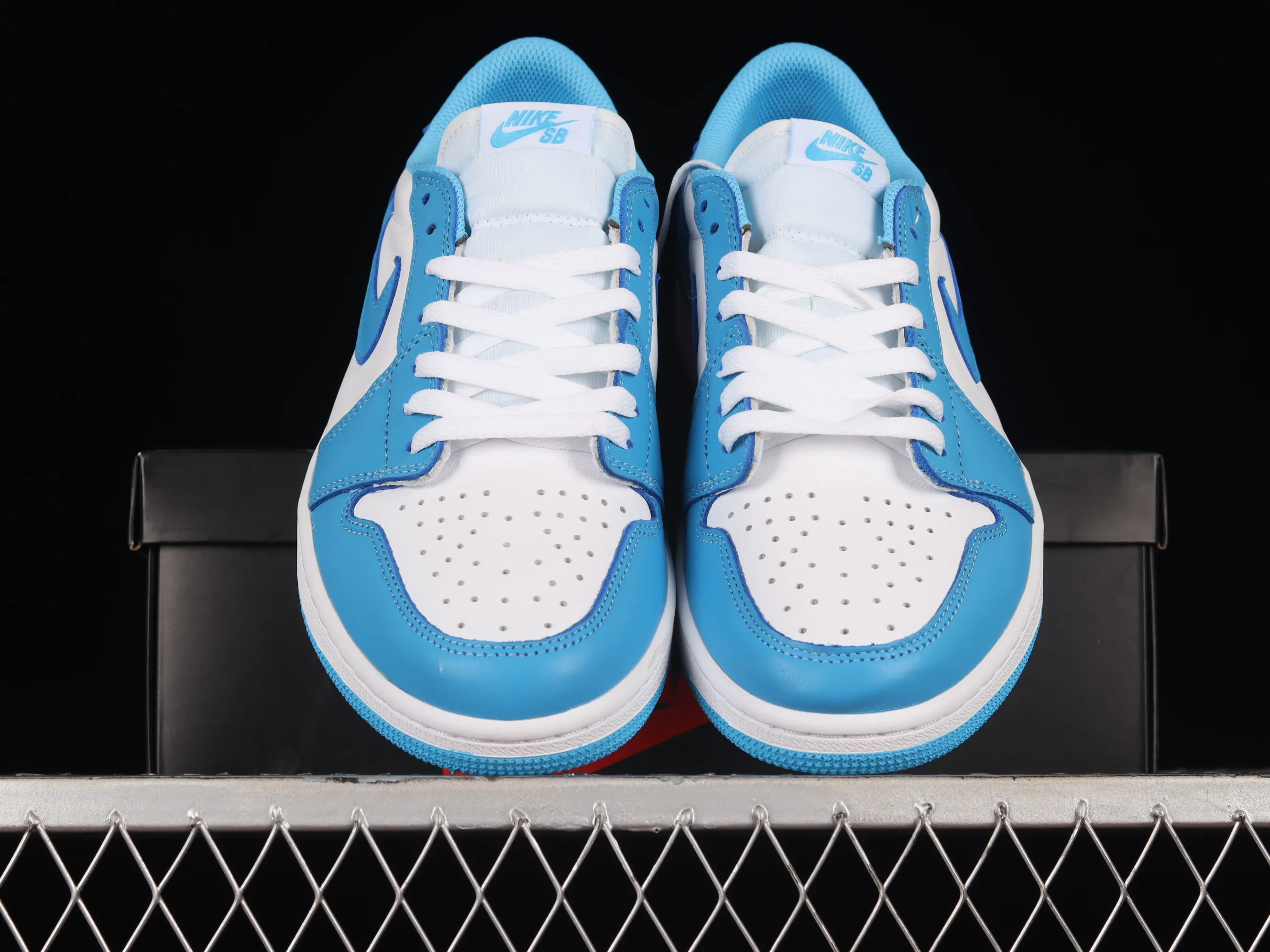 All categories Air Jordan Jordan series basketball shoes Air Jordan 1 Low pure original version Nk SB x Air Jordan 1 Low AJ1 Joe 1 joint North Carolina blue full head layer low-top basketball shoes CJ7891-401